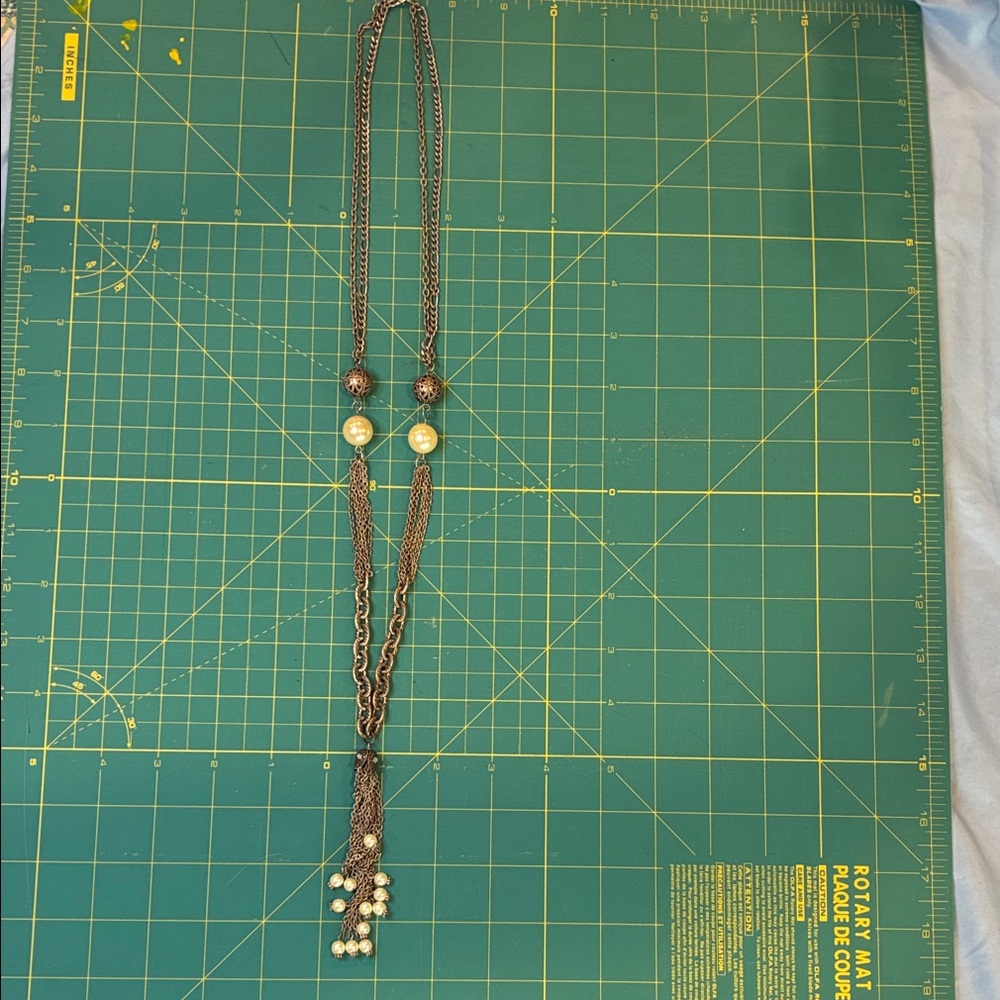 Elegant Pearl and Chain Necklace